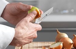 Małe noże do obierania warzyw i owoców